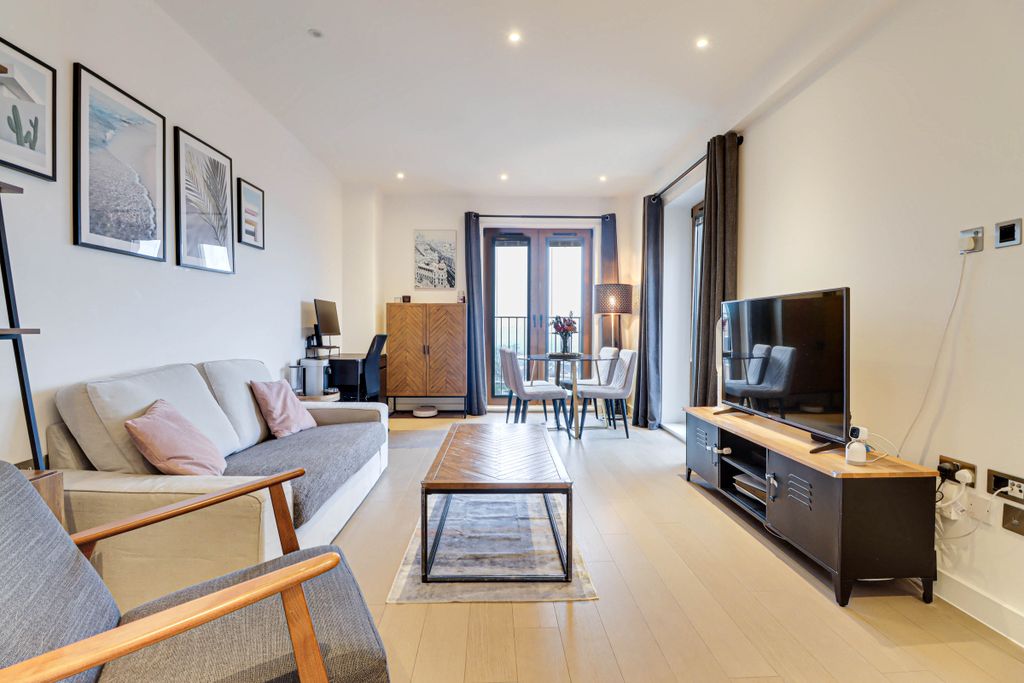 Property photo 3 of 16 Living Room