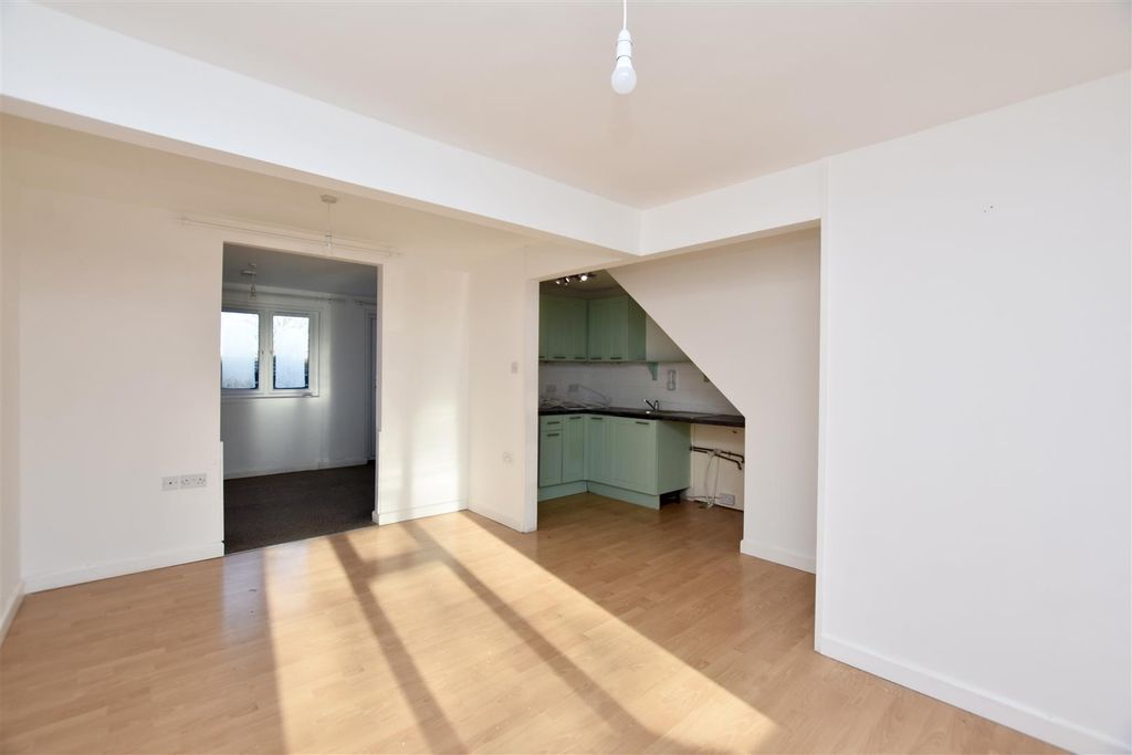 Property photo 1 of 11 Living Room