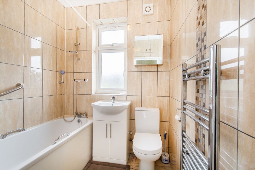 Property photo 3 of 4