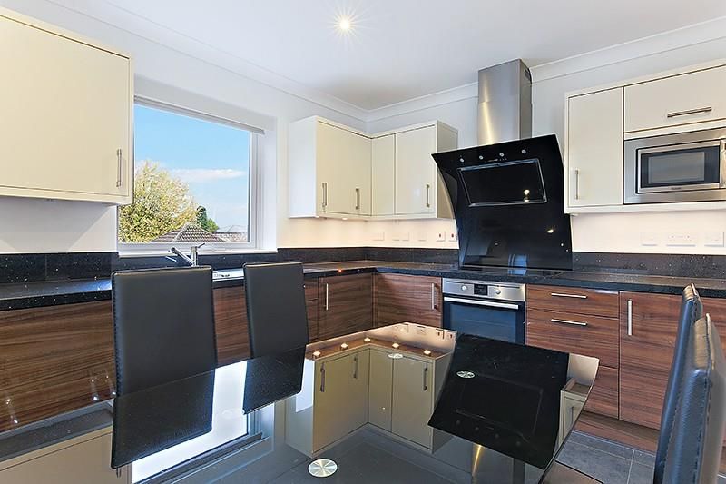Property photo 3 of 12 Kitchen