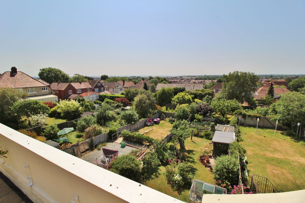 Property photo 2 of 27