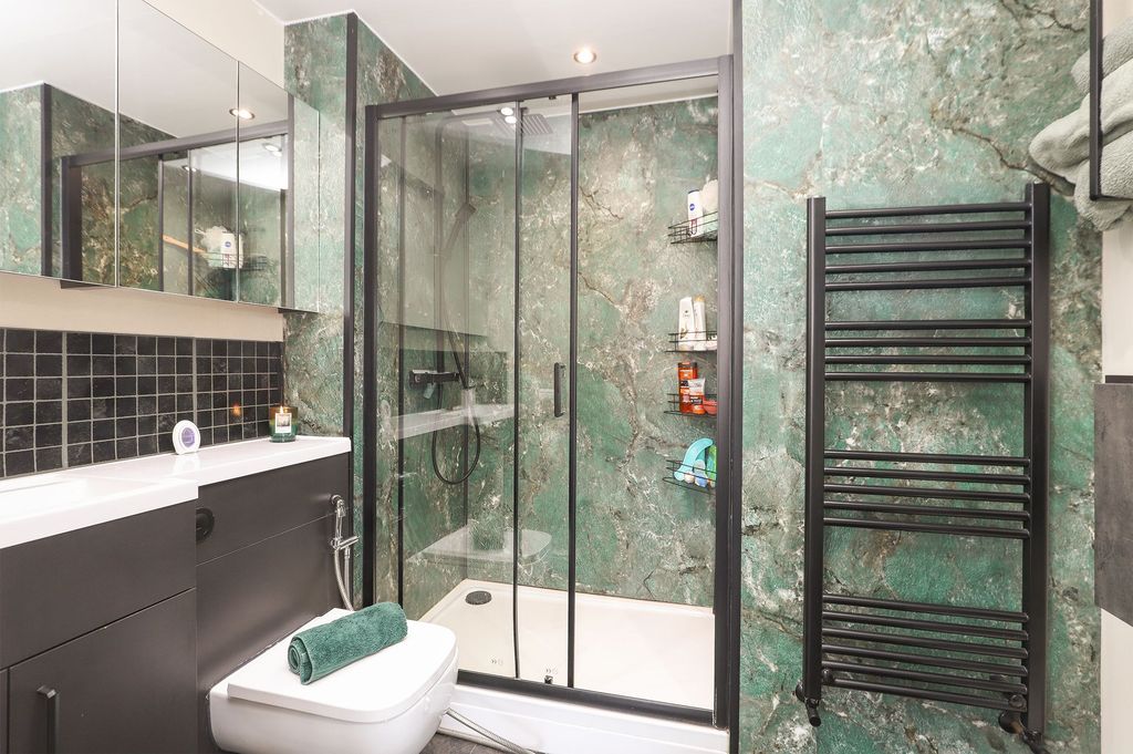 Property photo 3 of 25