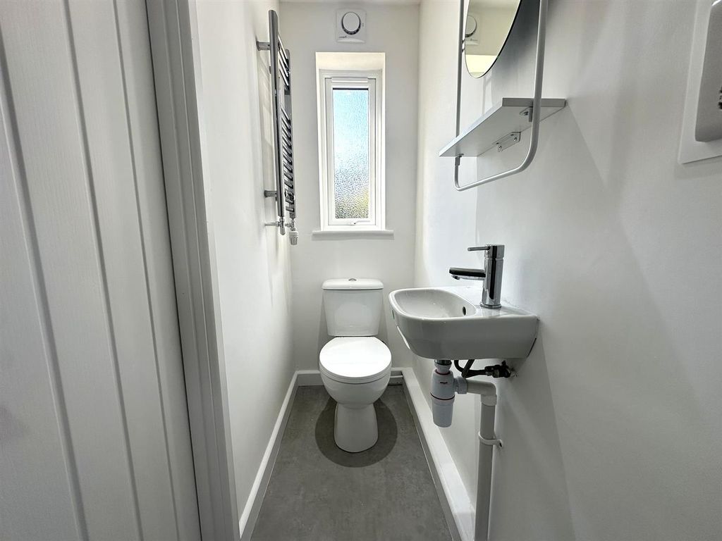 Property photo 3 of 11 Ensuite Bathroom