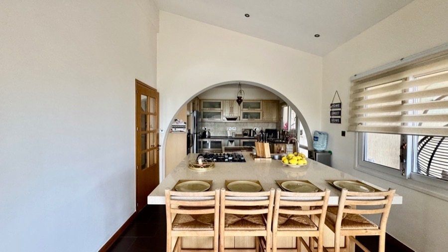 Property photo 2 of 40