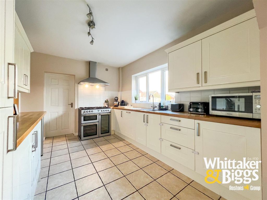 Property photo 3 of 36 Kitchen