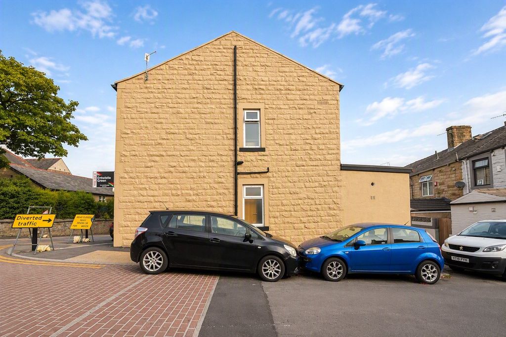 Property photo 2 of 20 Picture No. 24