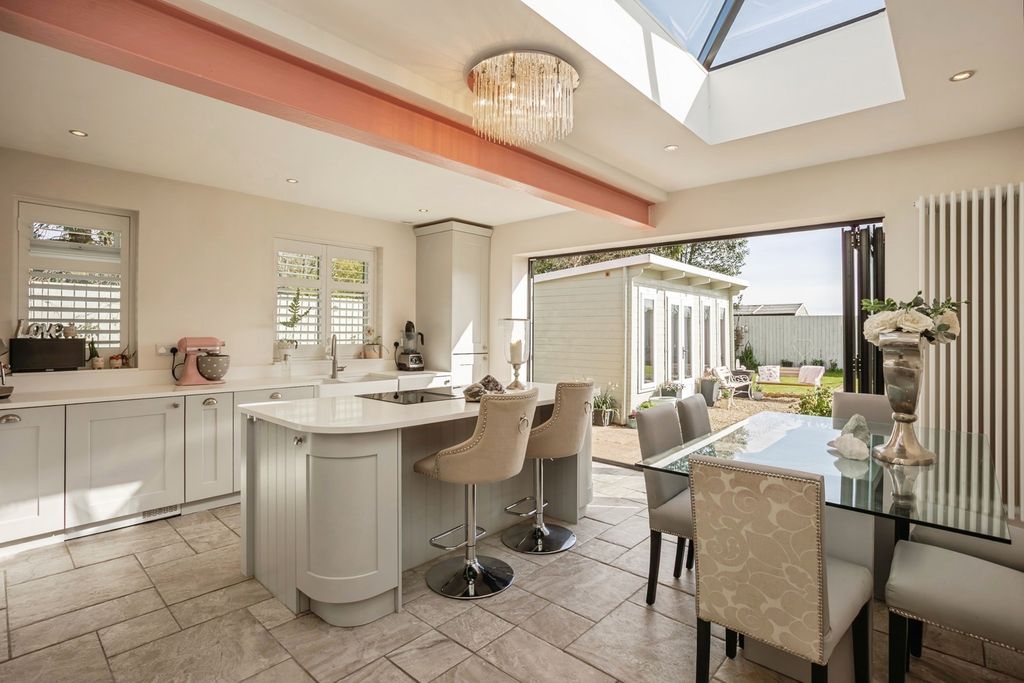 Property photo 2 of 19 Pbox-Img.Jpg