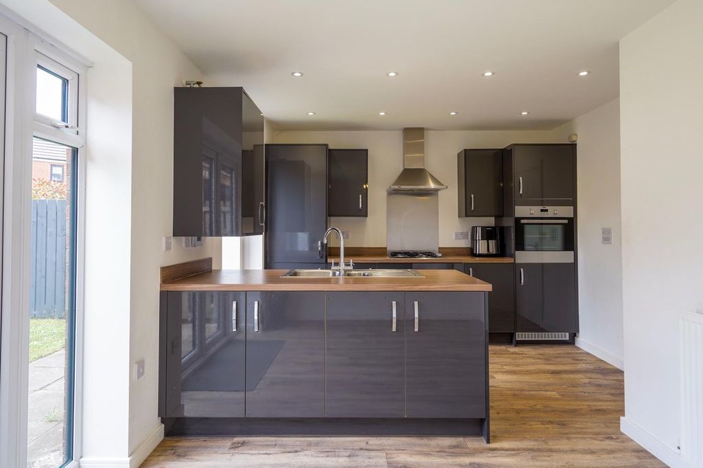 Property photo 3 of 13 Kitchen / Dining Room