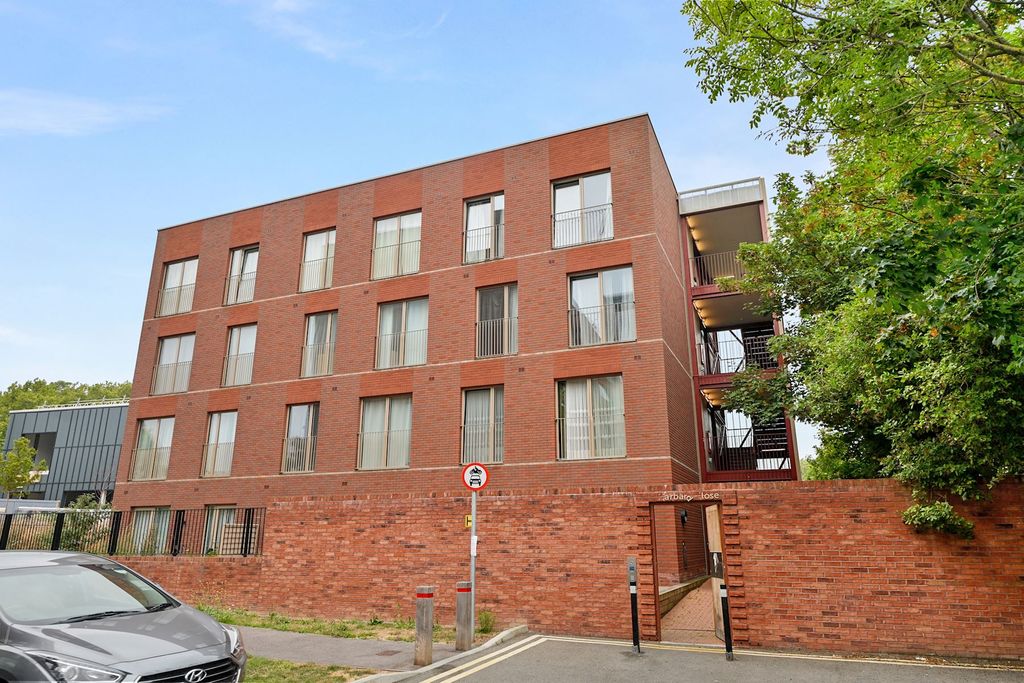 Property photo 1 of 11 Exterior 