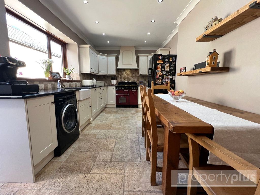 Property photo 2 of 21 Picture No. 14