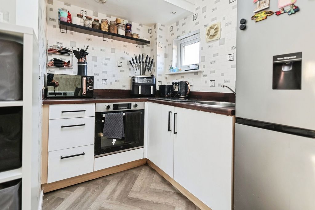Property photo 2 of 18 Pbox-Img.Jpg