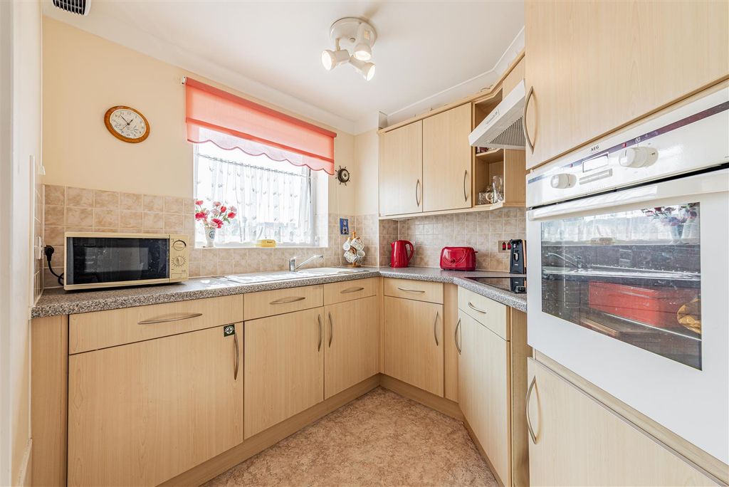 Property photo 3 of 21 1 Bedroom Apartment For Sale In Margate By Guildcr