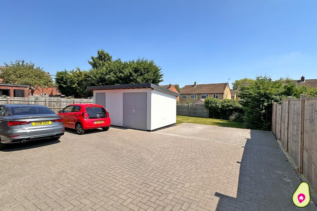Additional image 7 of 8 bed flat for saleStanimira House, 48 Bucknell Road, Bicester OX26