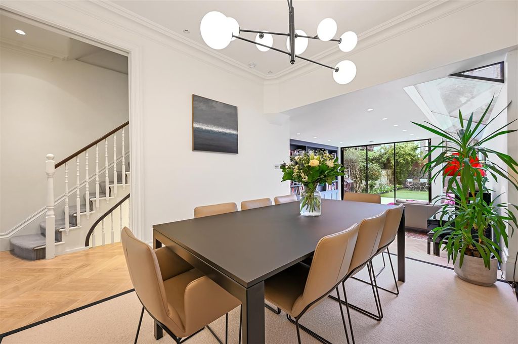 Property photo 1 of 18 Fb - 40 Batoum Gardens - Dinera1 (1).Jpg