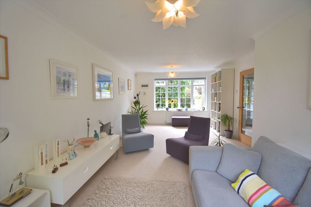 Property photo 2 of 23 Sitting Room