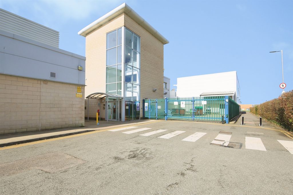 Property photo 1 of 11