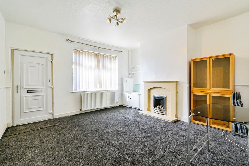 Property photo 2 of 20 Living Room