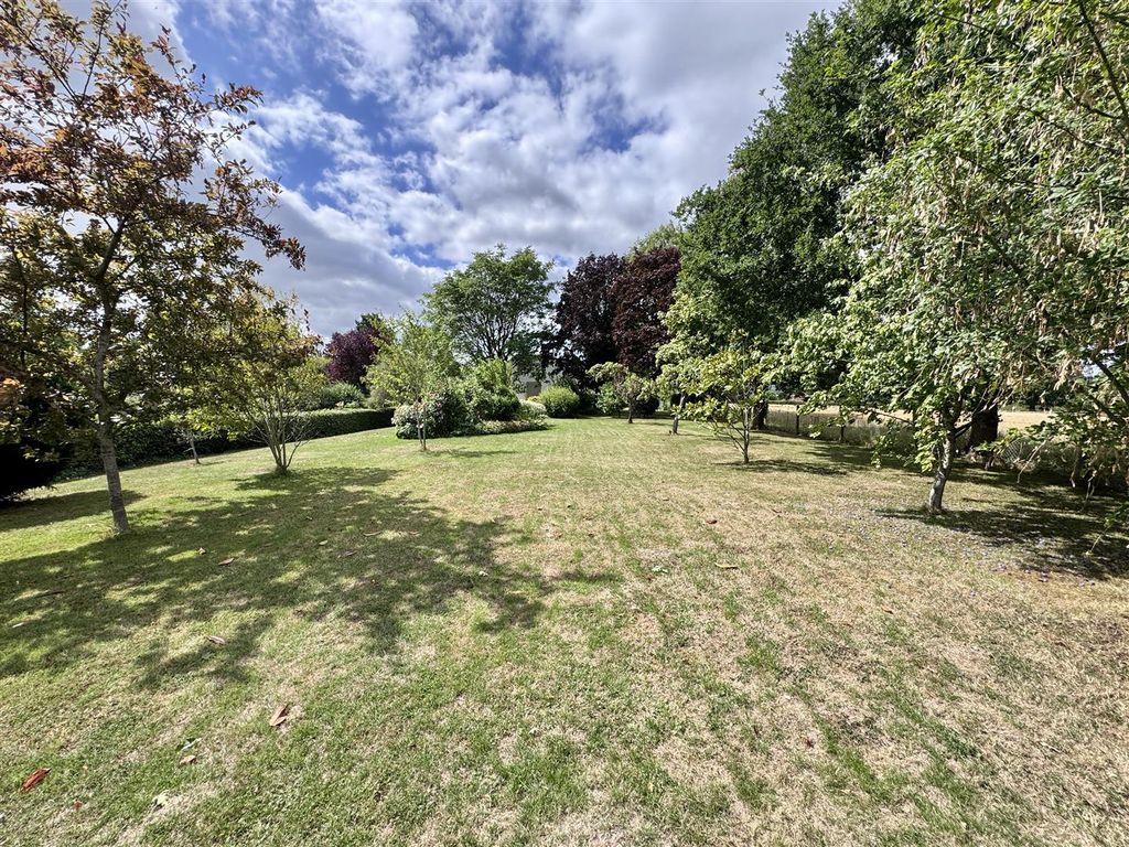 Property photo 2 of 36