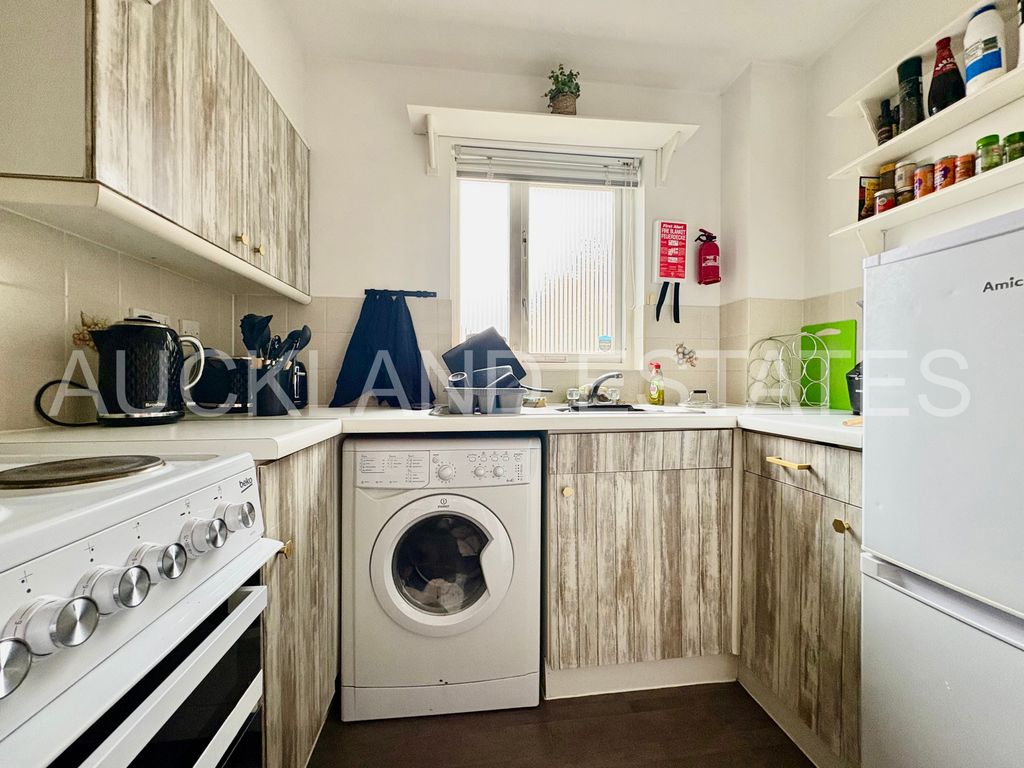 Property photo 3 of 7 Image00006 (7)