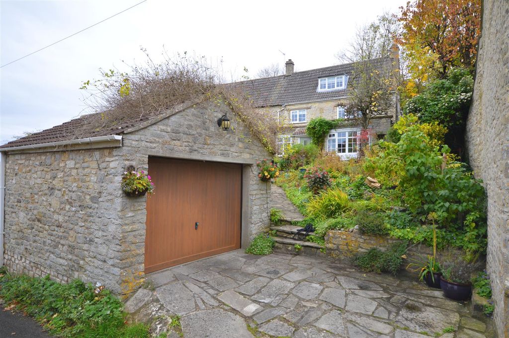 Property photo 1 of 25 Outside
