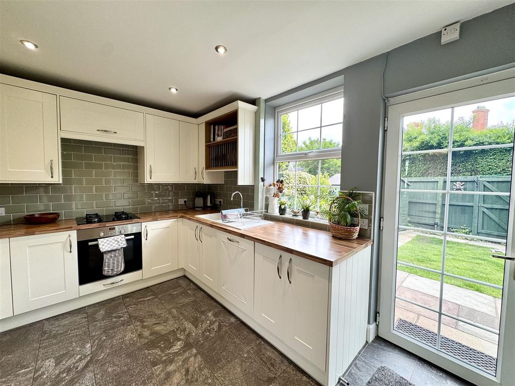 Property photo 2 of 21 Kitchen/Breakfast Room