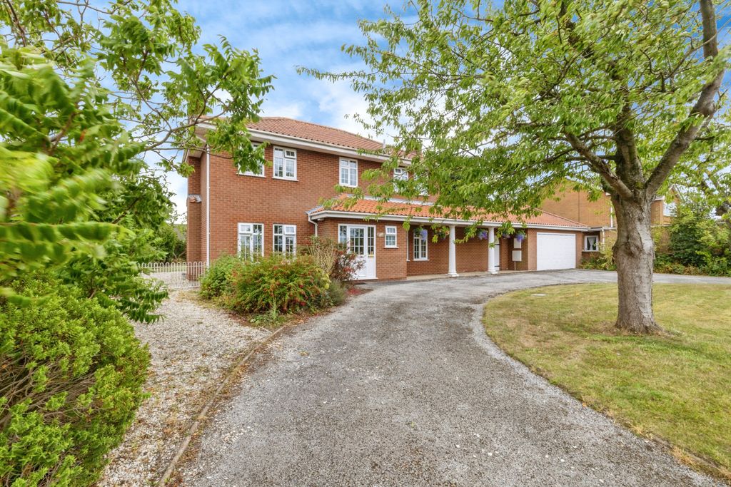 Property photo 2 of 24