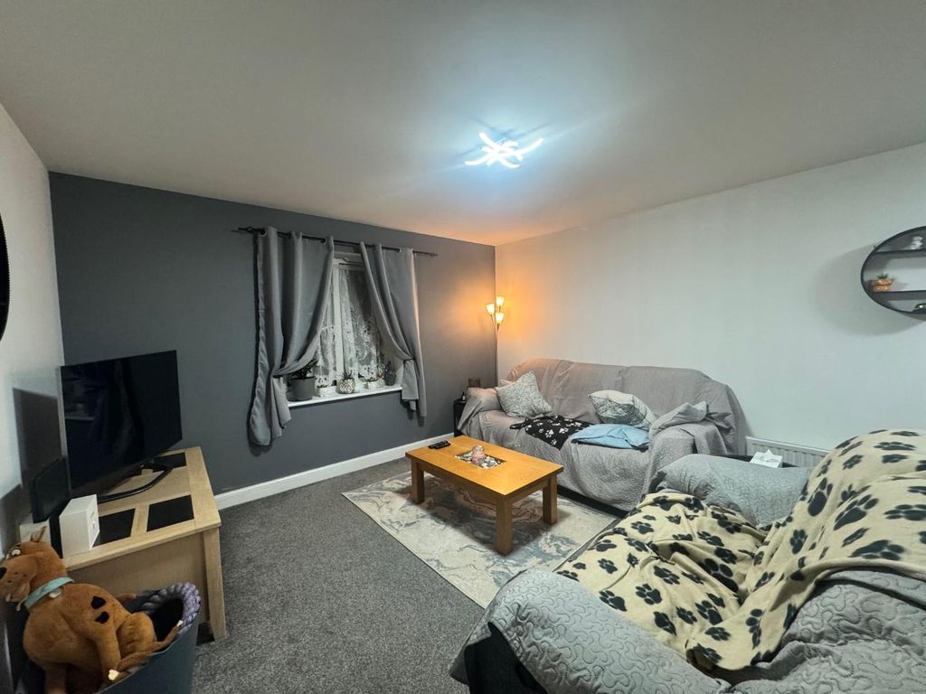 Property photo 2 of 11 Lounge.Jpg