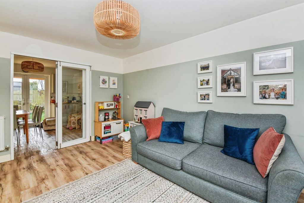 Property photo 3 of 19