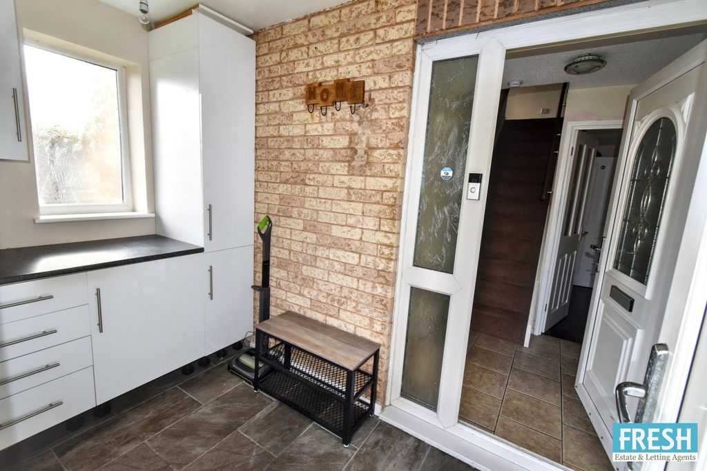 Property photo 2 of 33