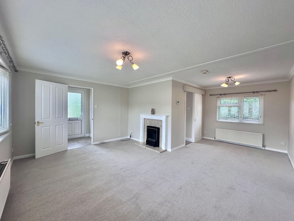 Property photo 2 of 25 Living Dining Room 1