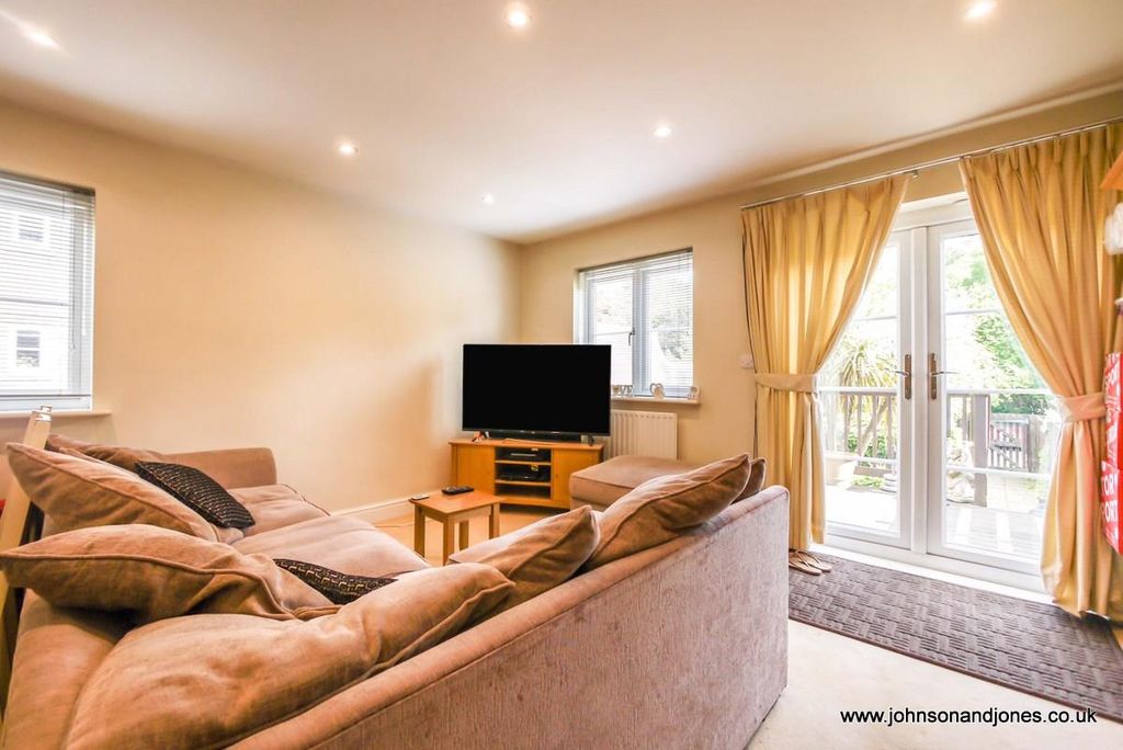 Property photo 3 of 13 P1660480.Jpg