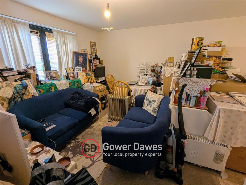 Property photo 3 of 11 Lounge