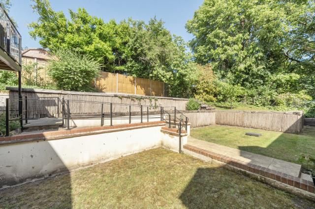 Property photo 3 of 13 Garden
