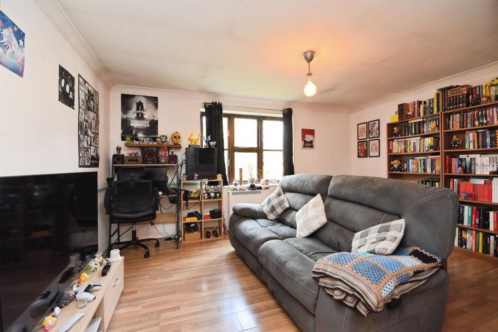 Property photo 3 of 9