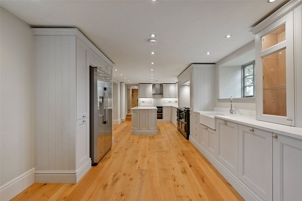 Property photo 3 of 18 Kitchen