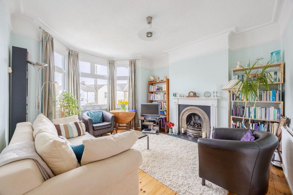 Property photo 2 of 16 Lounge