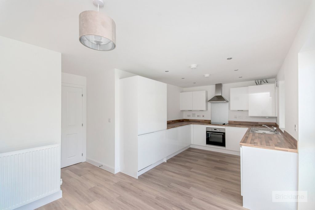 Property photo 3 of 10 Kitchen