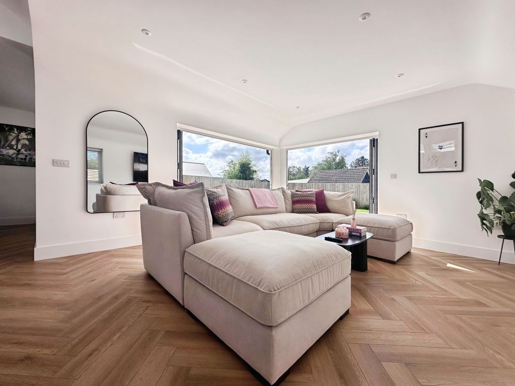 Property photo 3 of 17 1 Bung Lounge Use