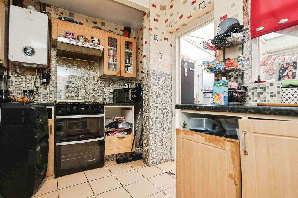 Property photo 3 of 15 Kitchen