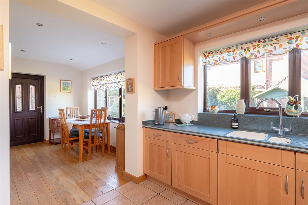 Property photo 3 of 22 Kitchen Breakfast Room