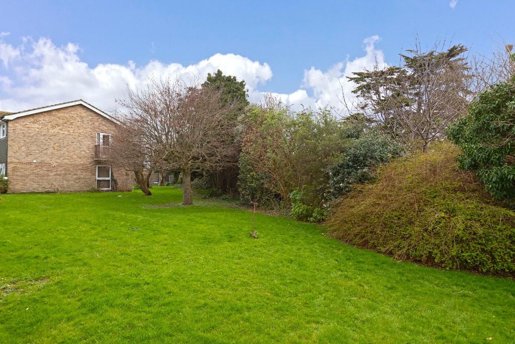 Property photo 3 of 17 Russell_Crt_14.Jpg