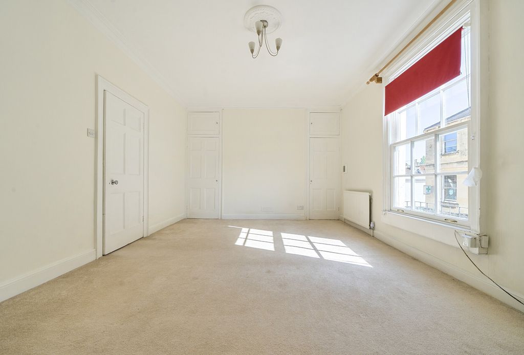 Property photo 3 of 14 Sitting Room