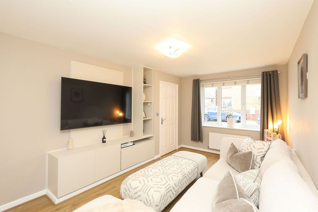 Property photo 2 of 23