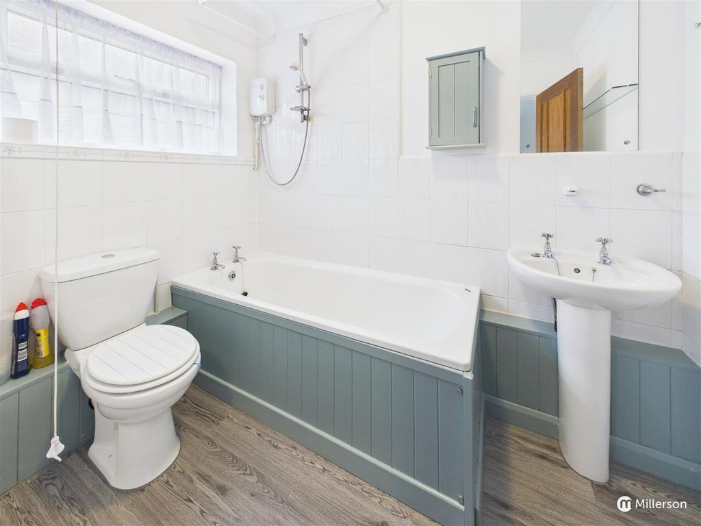 Property photo 2 of 25 Bathroom