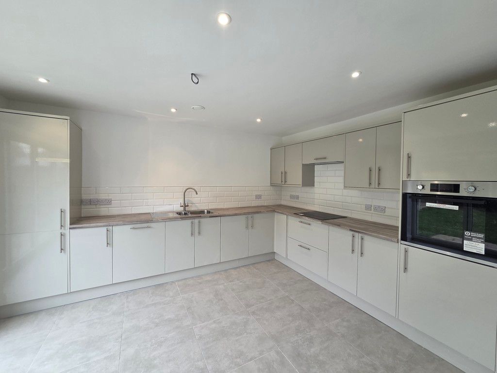 Property photo 3 of 16 Kitchen Area