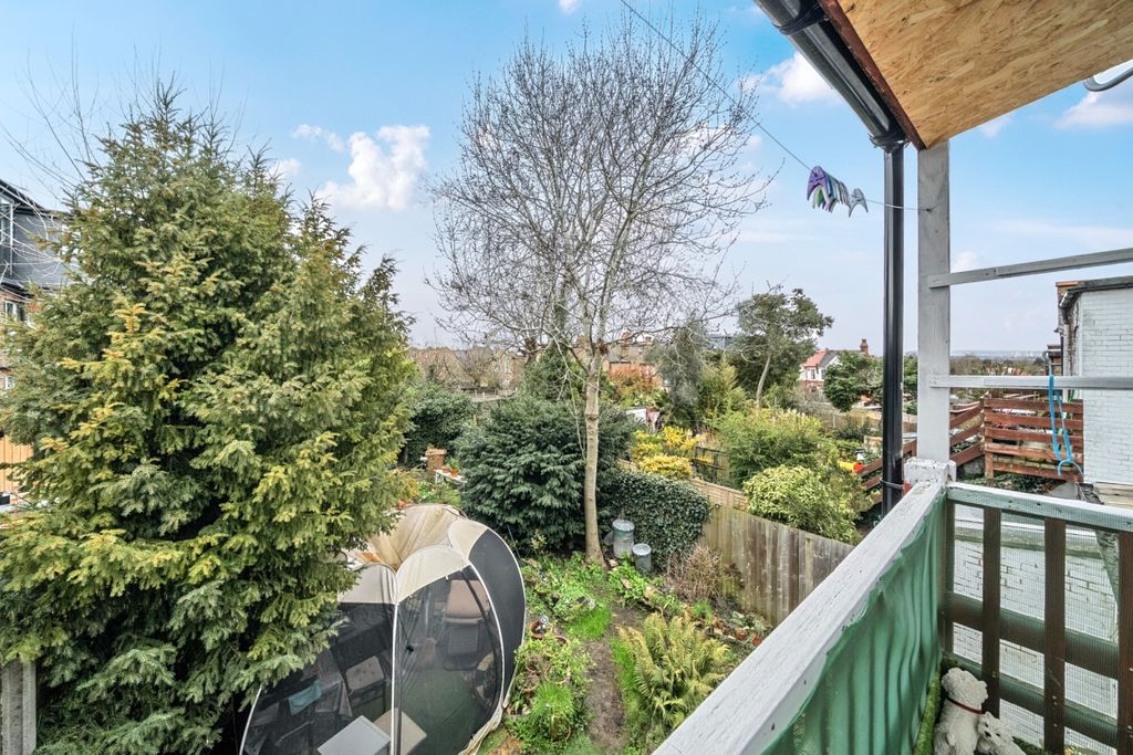 Property photo 3 of 8 1432283-10-69B831...