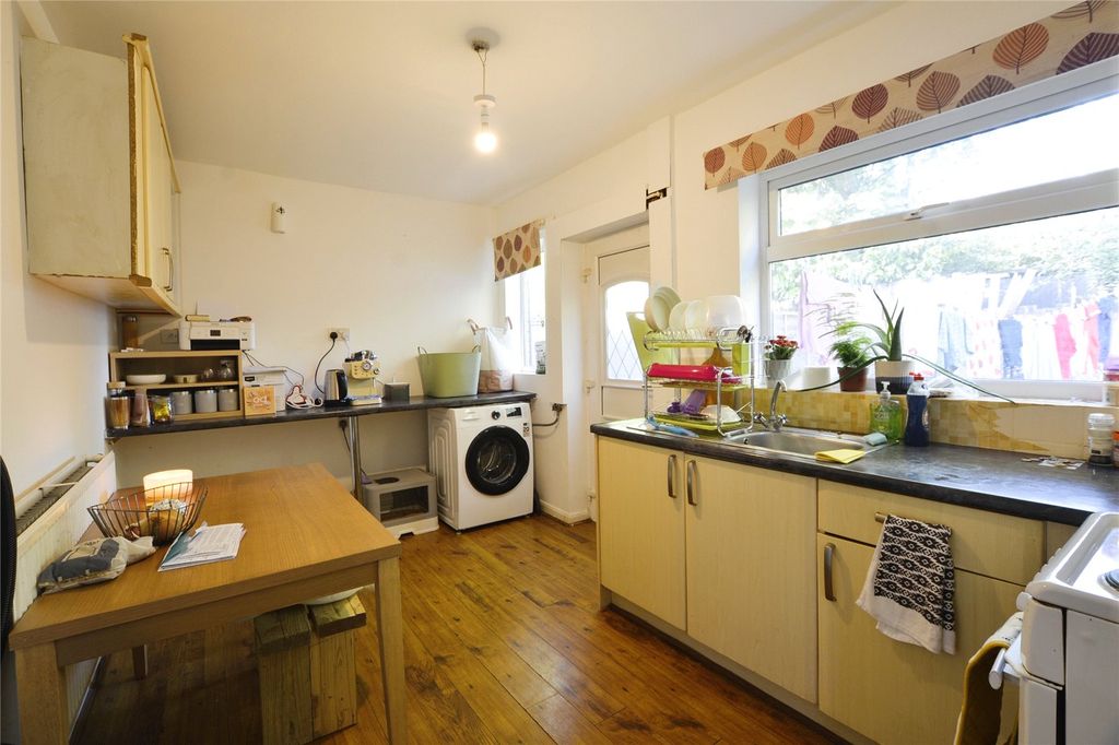 Property photo 2 of 15 Kitchen