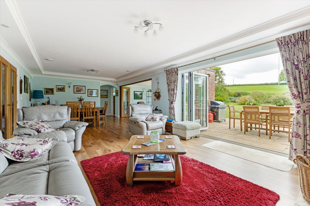 Property photo 2 of 17 Image