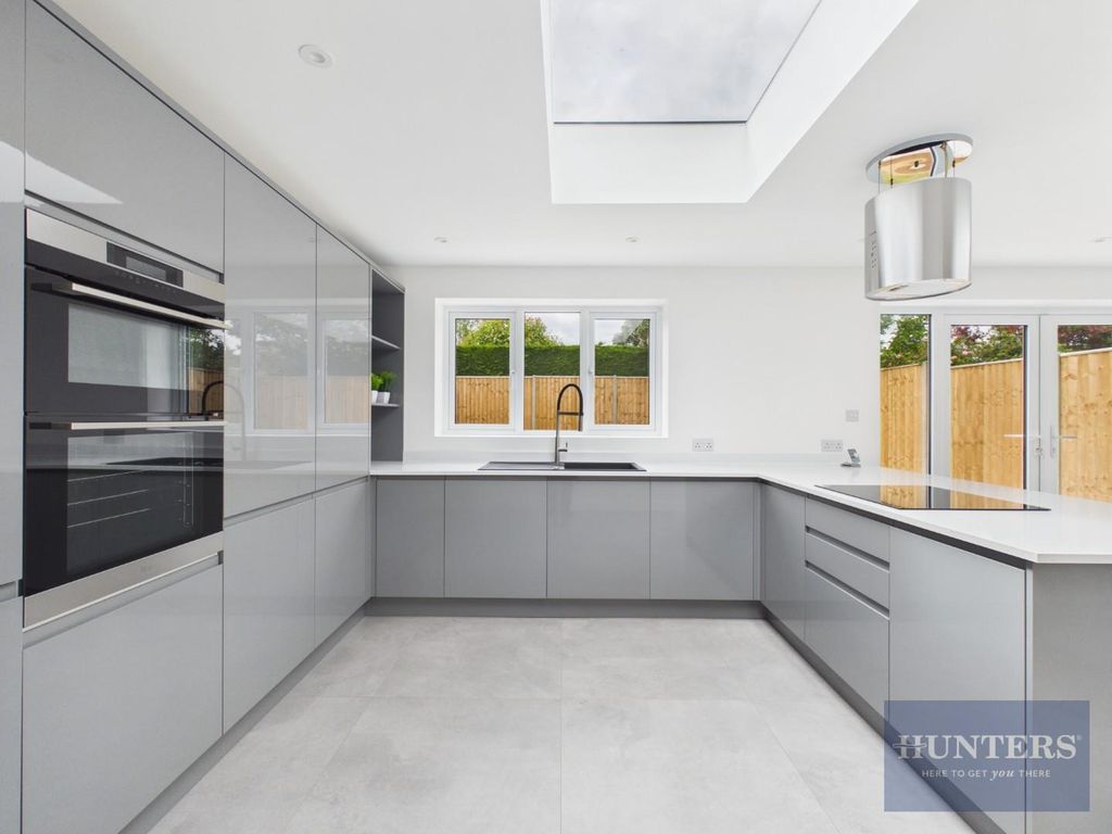 Property photo 3 of 16 Kitchen / Dining Area