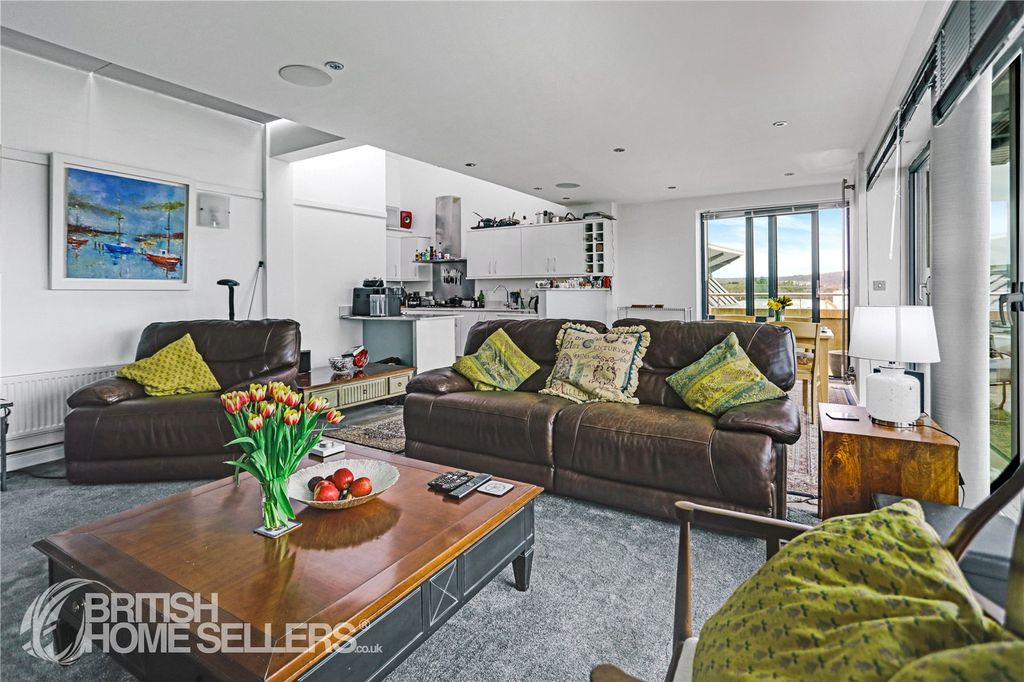 Property photo 2 of 15 Picture No. 12